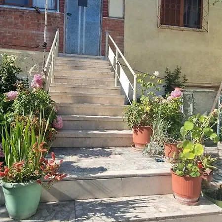 House بيرات